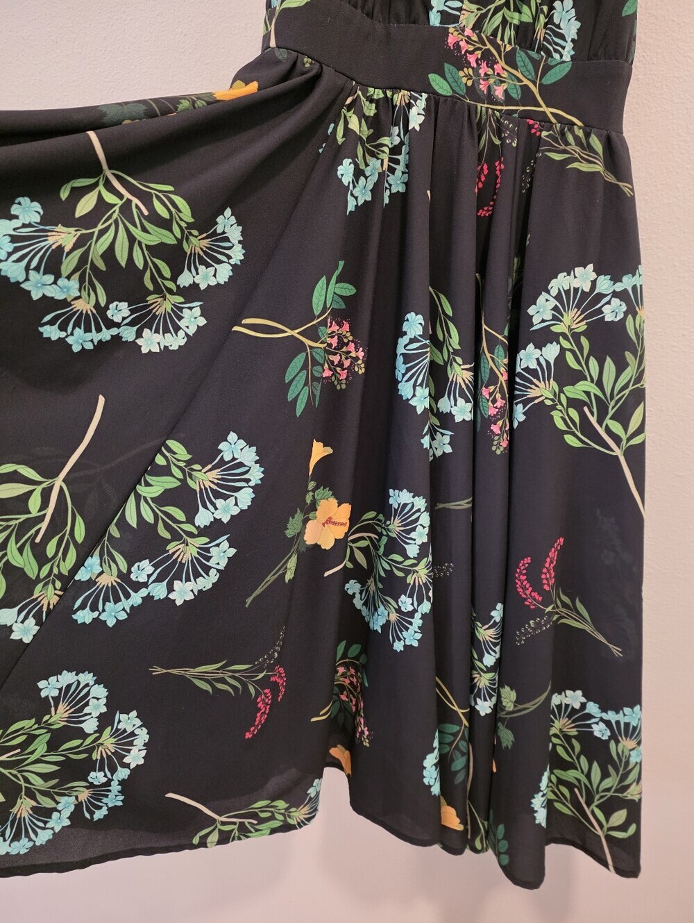 Laura Byrnes x Hope Morrison Black Floral Midi Halter Dress - Picture 2 of 6